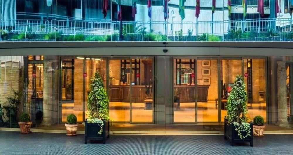 Hotel Palafox Zaragoza Luaran gambar Entrance to the hotel