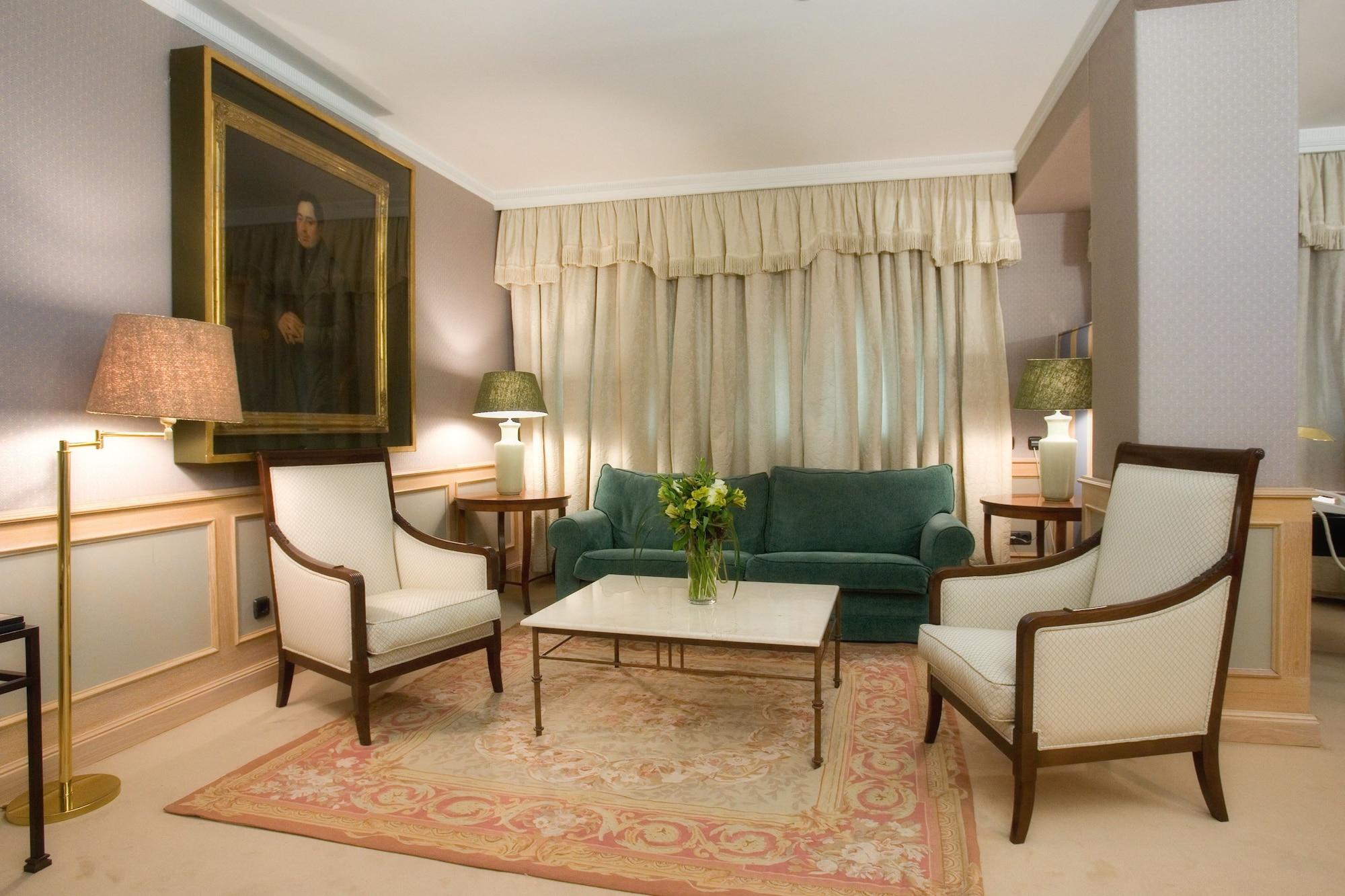 Hotel Palafox Zaragoza Luaran gambar A living room