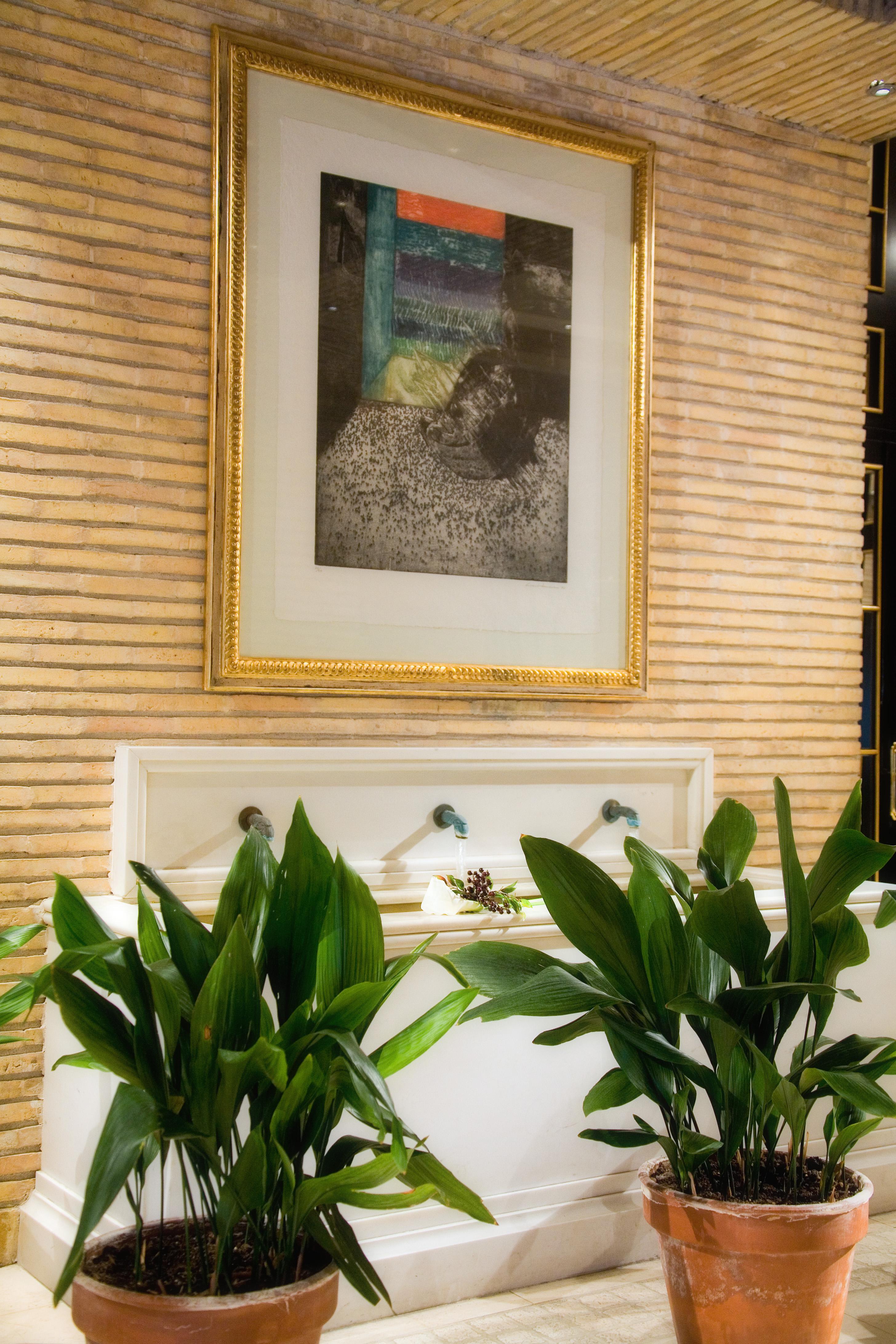Hotel Palafox Zaragoza Bilik gambar A framed print of a photograph by the artist