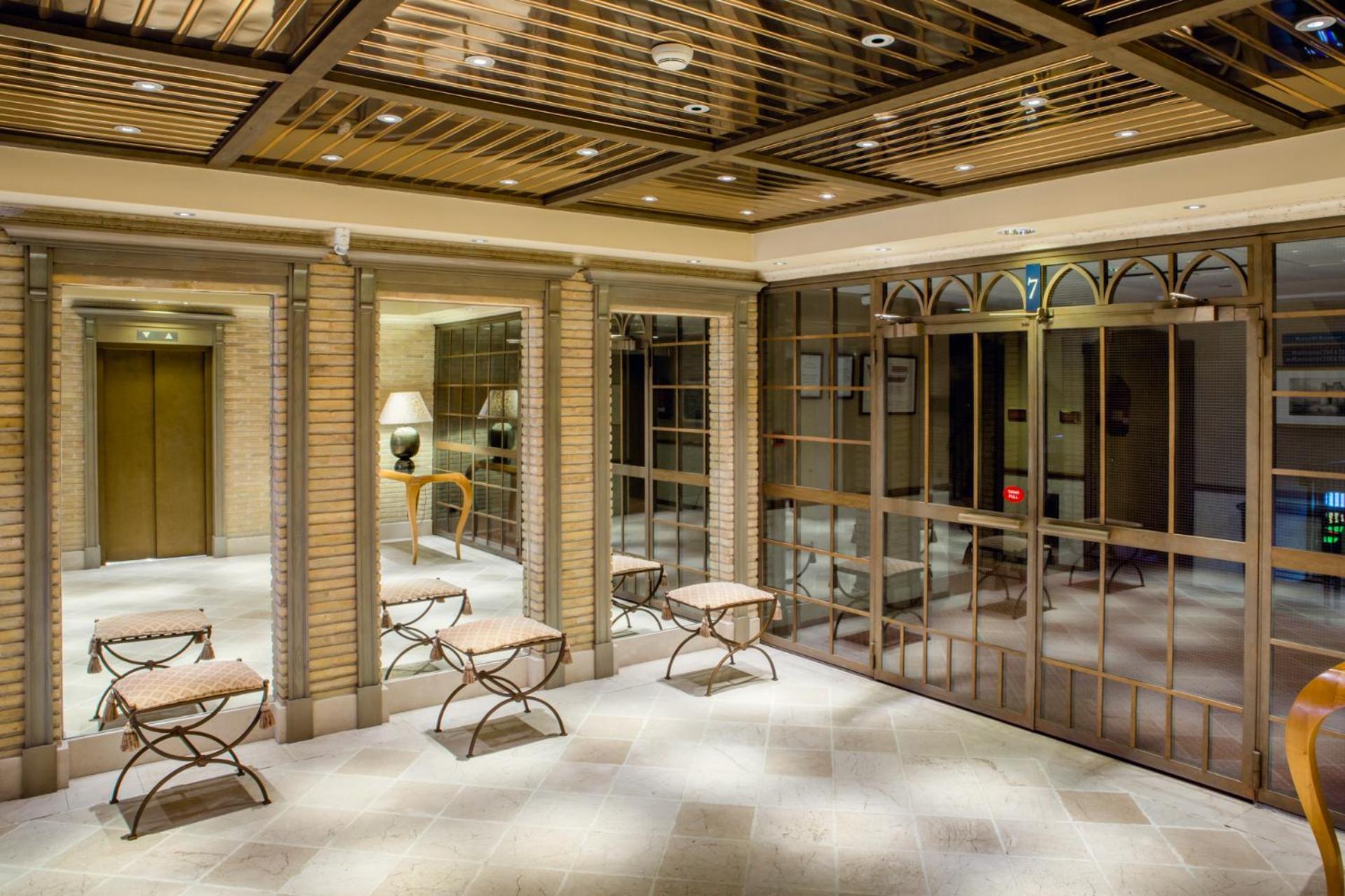 Hotel Palafox Zaragoza Luaran gambar The lobby of the hotel