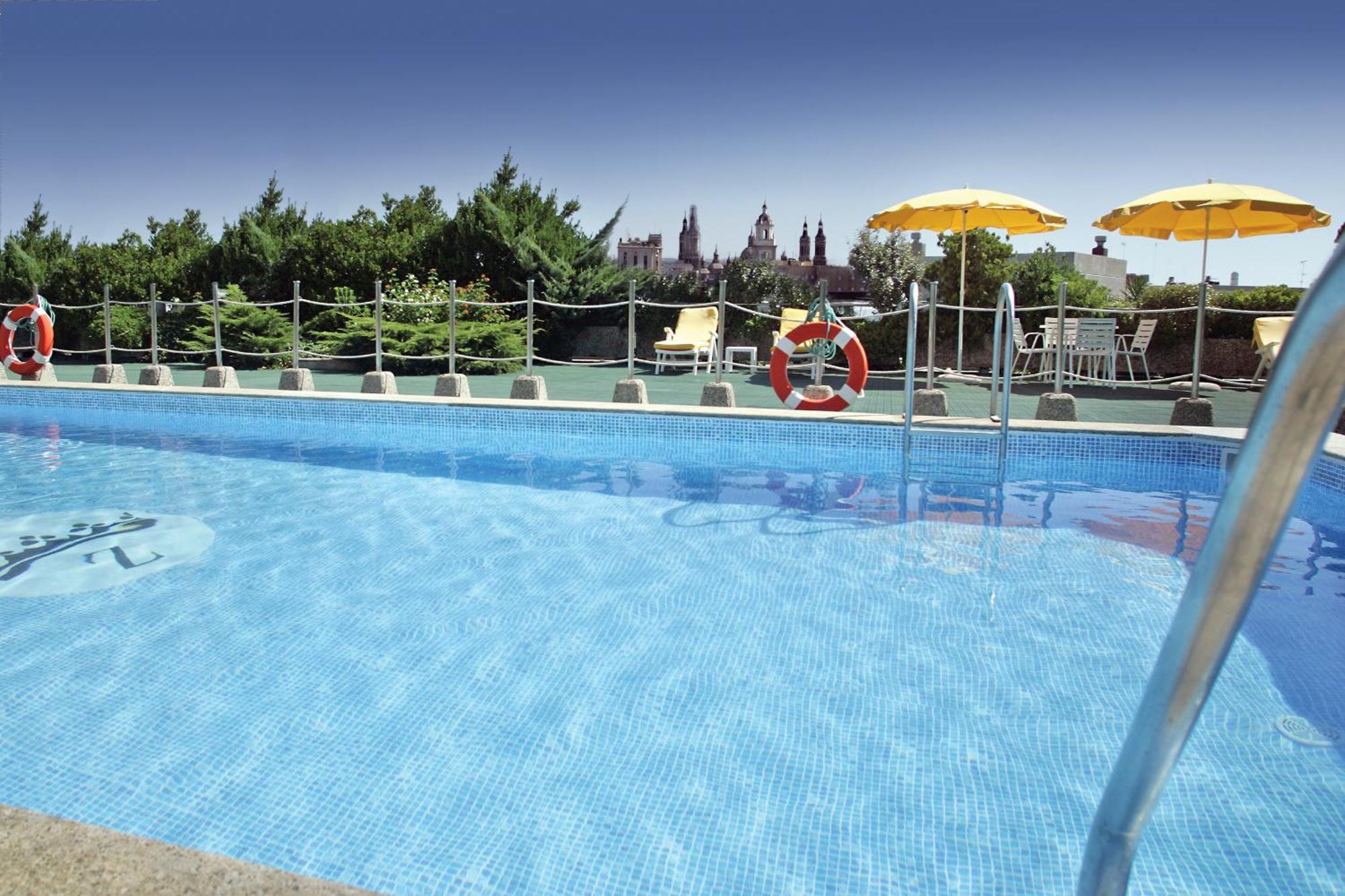 Hotel Palafox Zaragoza Luaran gambar Swimming pool