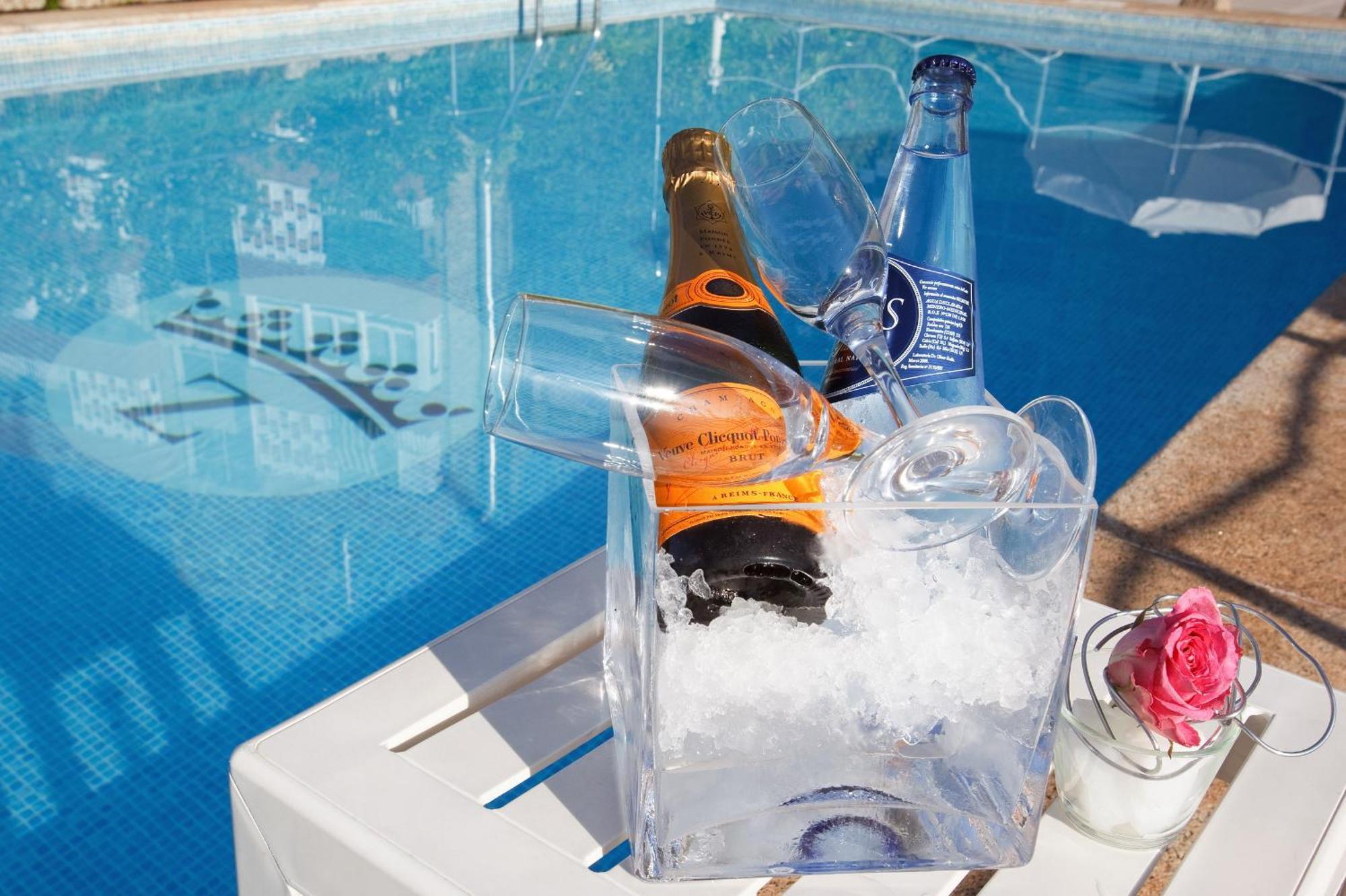 Hotel Palafox Zaragoza Kemudahan gambar A champagne bucket