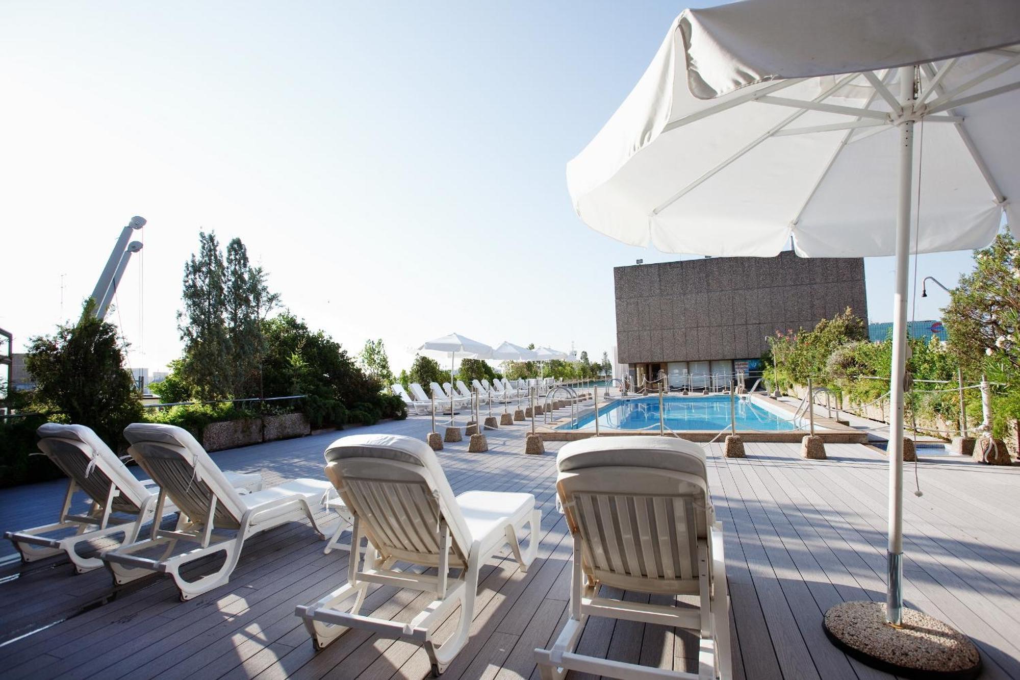 Hotel Palafox Zaragoza Kemudahan gambar The rooftop pool at the hotel