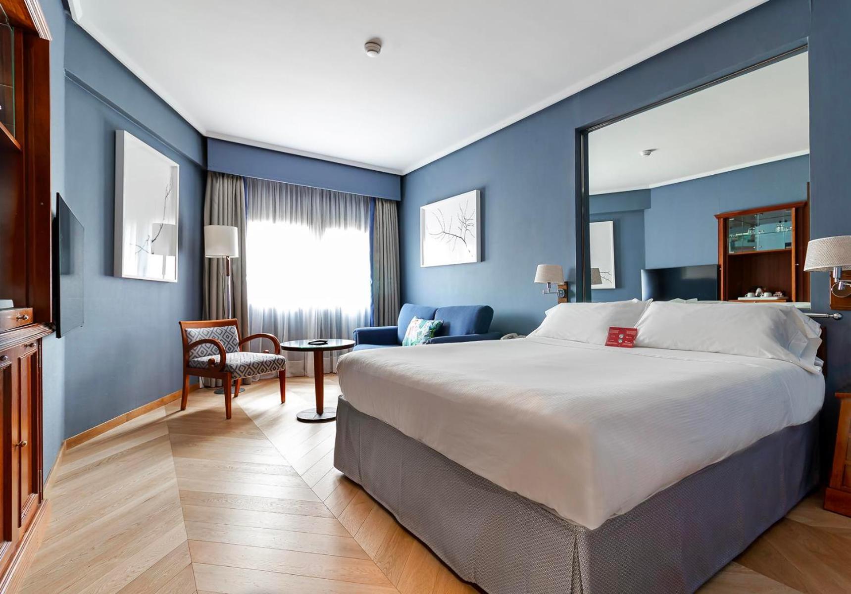 Hotel Palafox Zaragoza Luaran gambar A room at the hotel