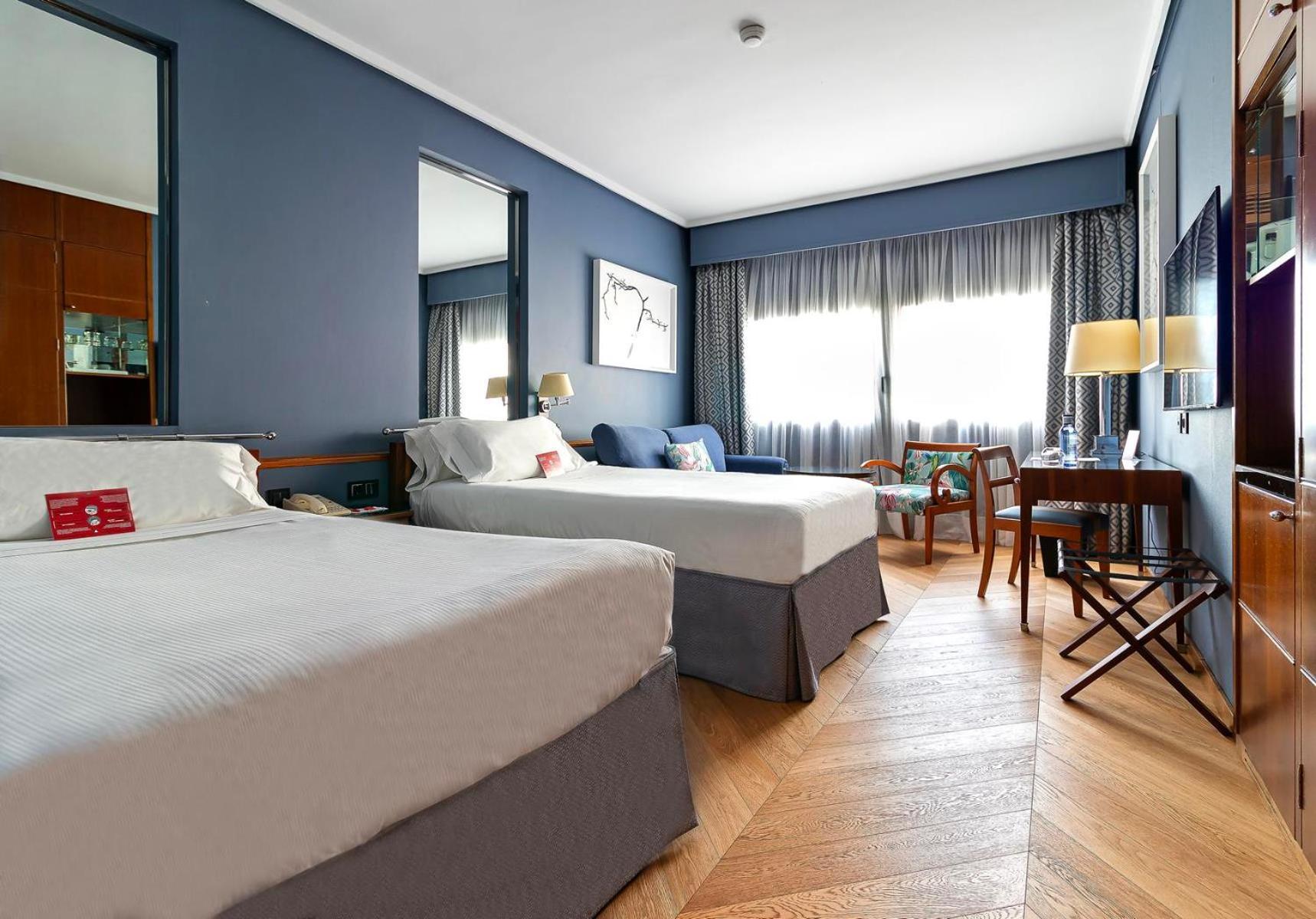 Hotel Palafox Zaragoza Luaran gambar A room at the hotel