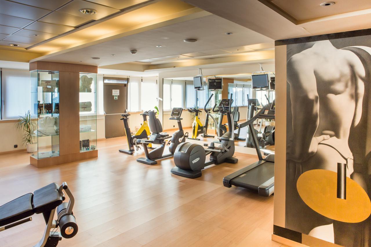Hotel Palafox Zaragoza Luaran gambar The gym at the hotel