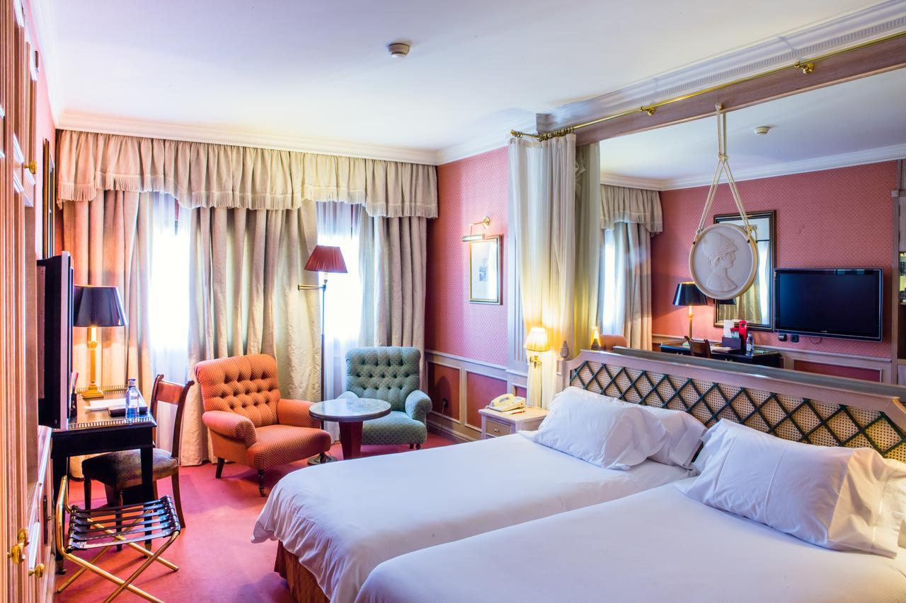 Hotel Palafox Zaragoza Luaran gambar A room at the Hotel Carlton