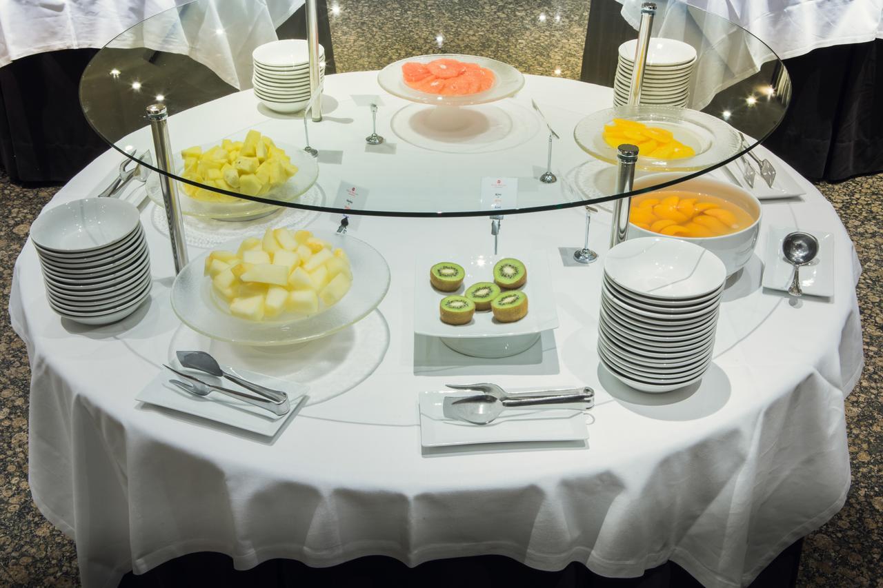Hotel Palafox Zaragoza Luaran gambar A fruit salad