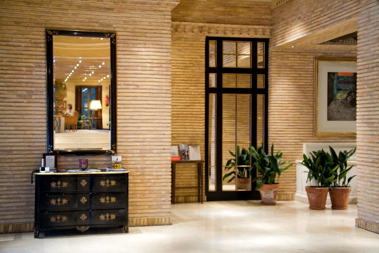 Hotel Palafox Zaragoza Luaran gambar Interior of the hotel
